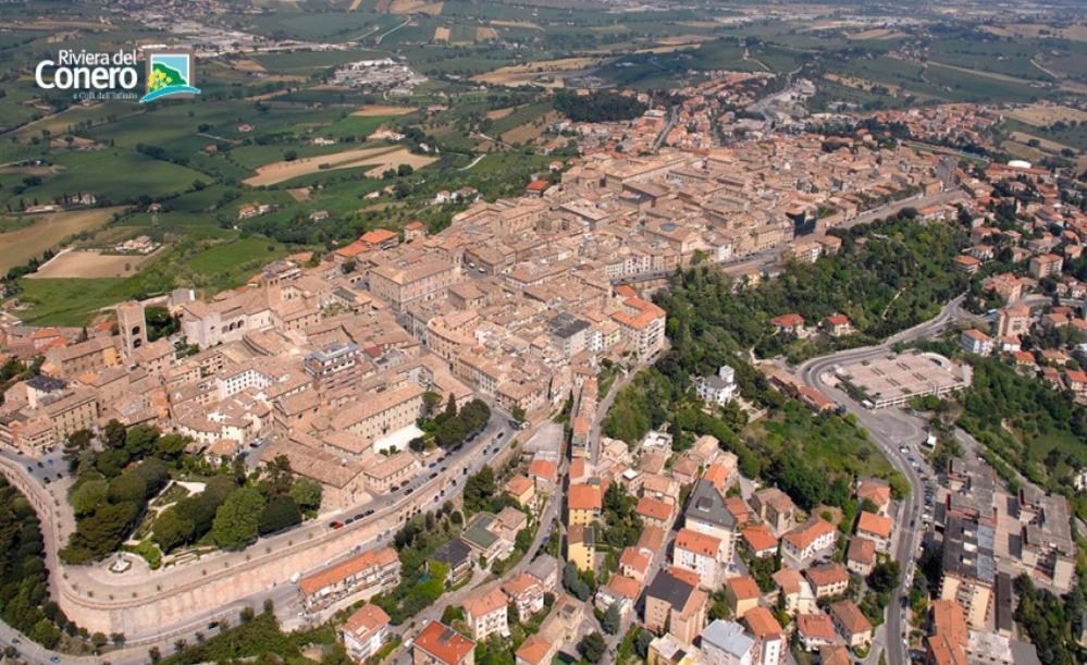 Osimo Nel Cuore Del Centro, Free Wi-Fi E Netflix Appartement Buitenkant foto